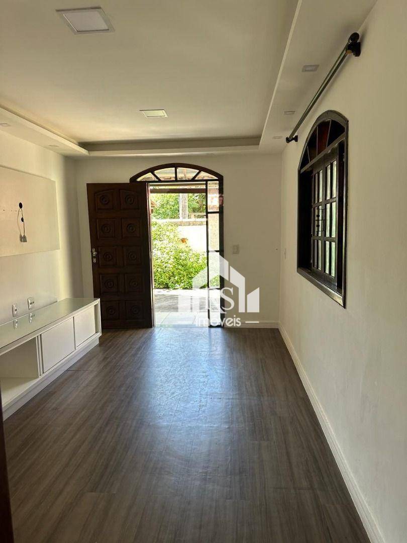 Casa de Condomínio à venda com 5 quartos, 240m² - Foto 4