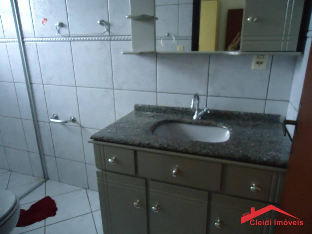 Apartamento para alugar com 2 quartos, 70m² - Foto 17