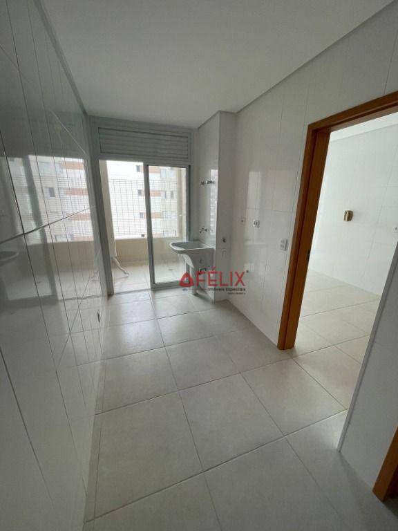 Apartamento à venda com 3 quartos, 155m² - Foto 13