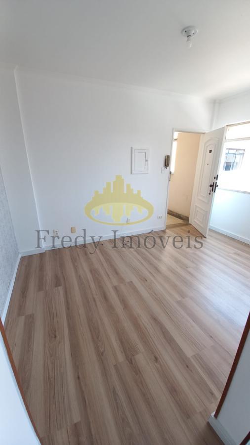 Apartamento à venda com 2 quartos, 68m² - Foto 3