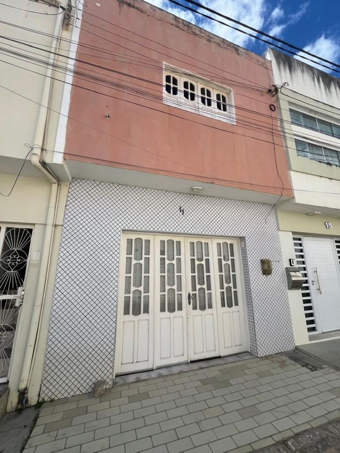 Casa para alugar com 3 quartos, 170m² - Foto 1