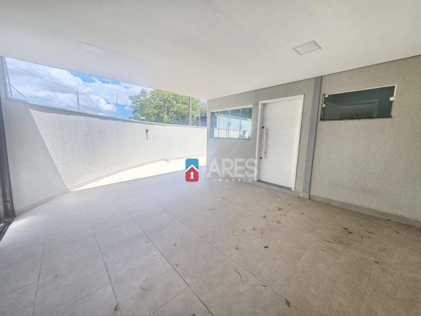 Casa à venda com 3 quartos, 139m² - Foto 1