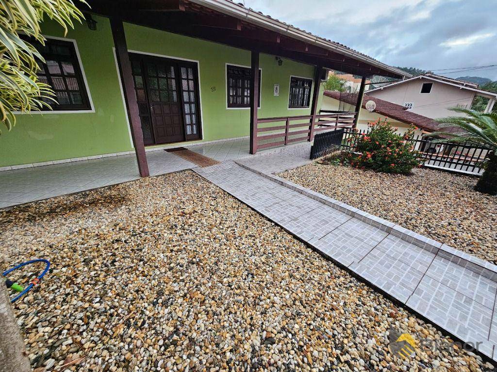 Casa à venda com 3 quartos, 200m² - Foto 2