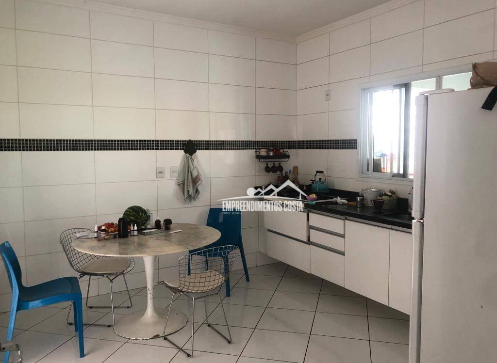 Casa de Condomínio à venda com 3 quartos, 200m² - Foto 3