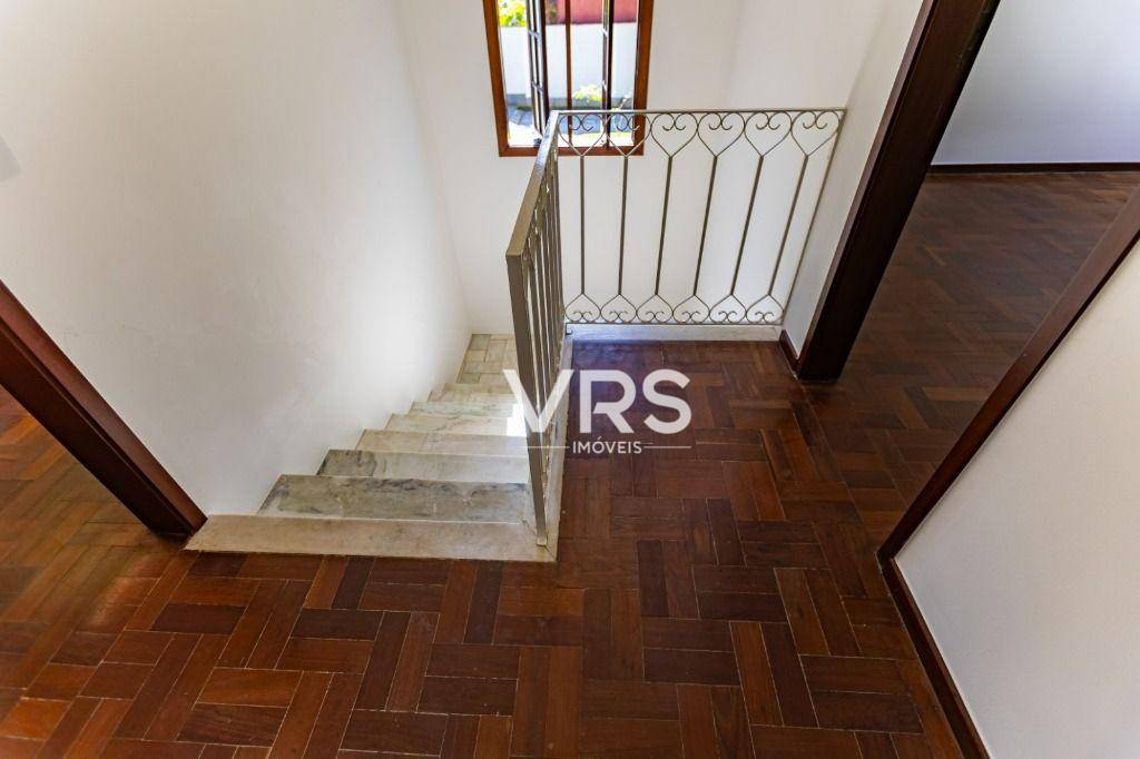 Casa de Condomínio à venda e aluguel com 5 quartos, 300m² - Foto 17