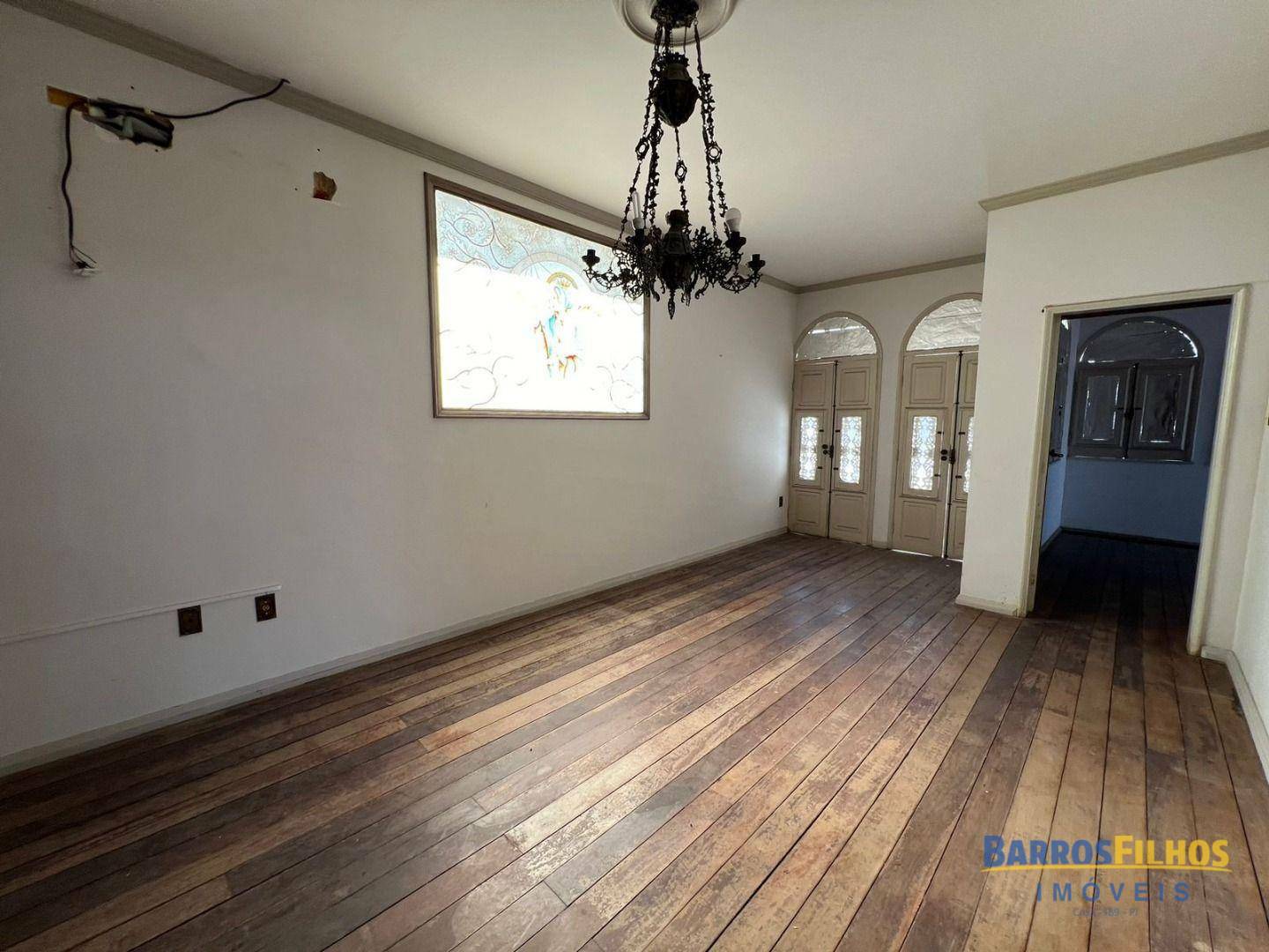 Casa à venda com 5 quartos, 372m² - Foto 7