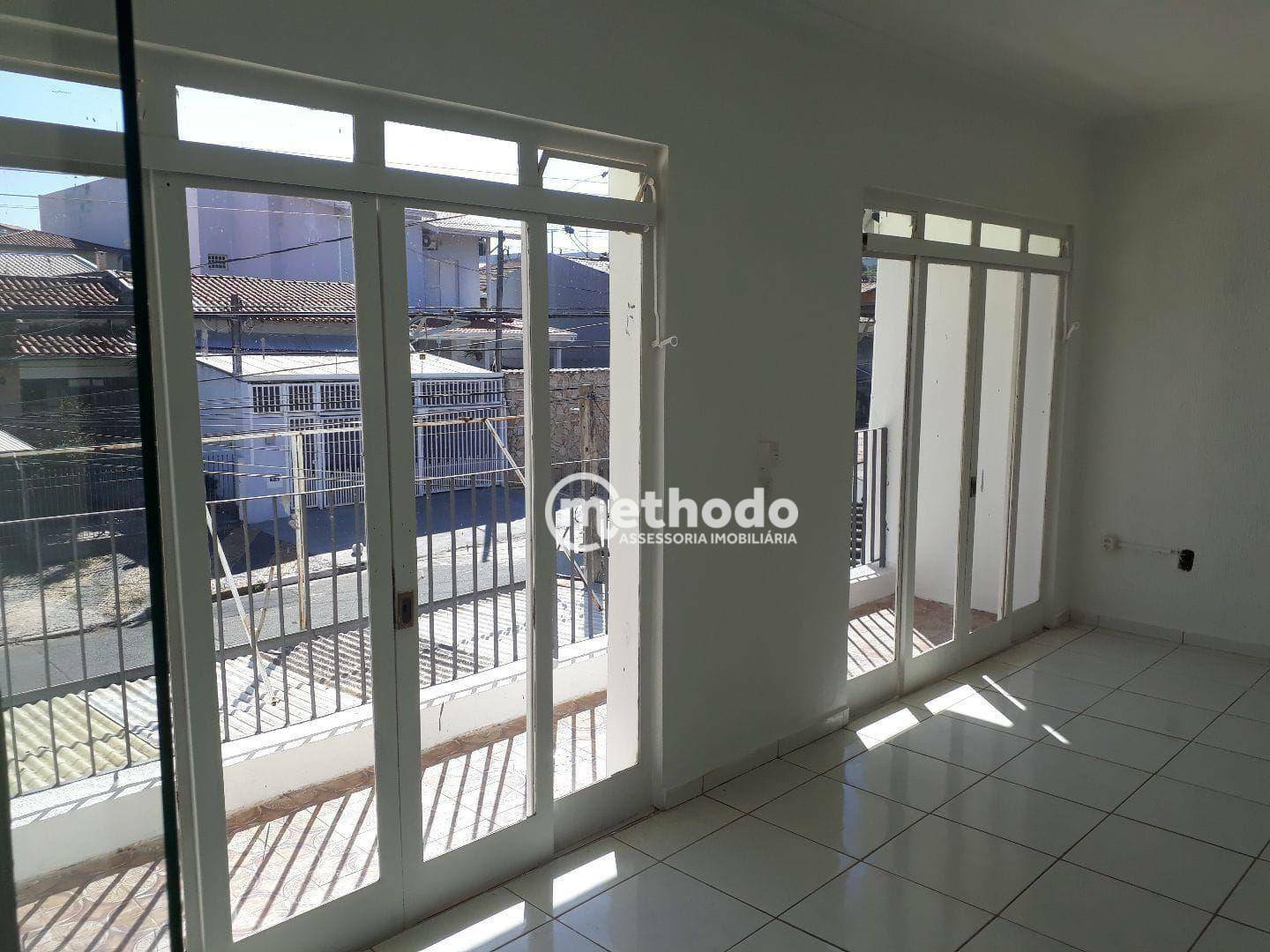 Casa à venda e aluguel com 3 quartos, 120m² - Foto 3