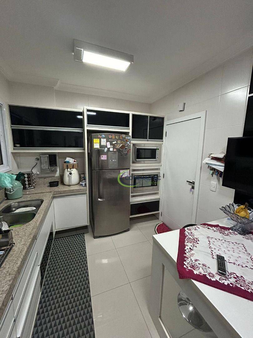 Apartamento para alugar com 3 quartos, 156m² - Foto 16