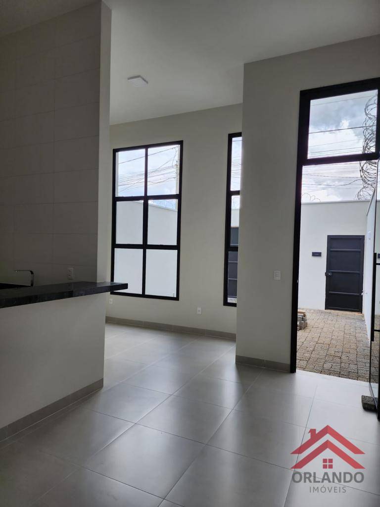 Casa à venda com 3 quartos, 75m² - Foto 2