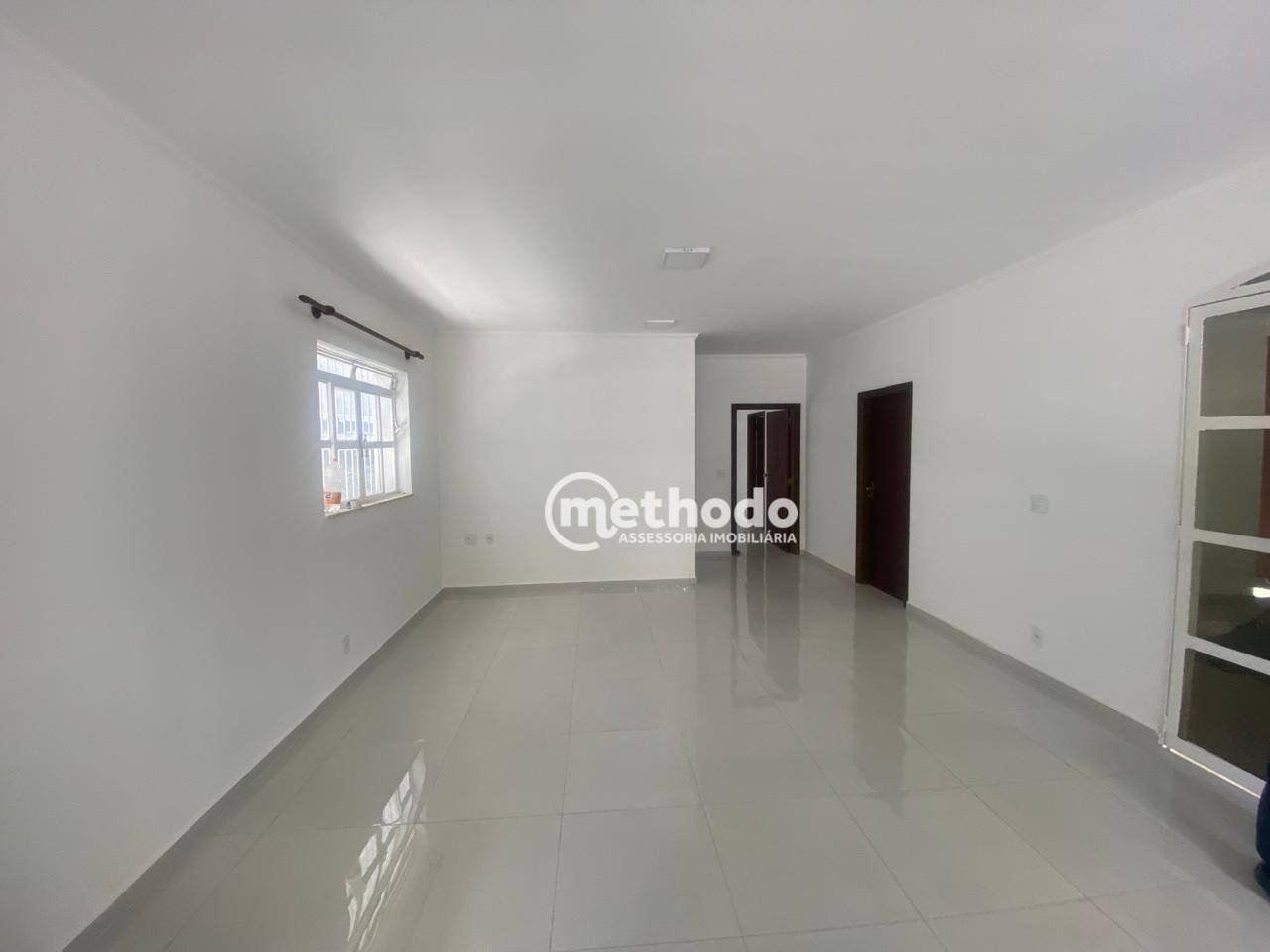 Casa para alugar com 4 quartos, 244m² - Foto 3