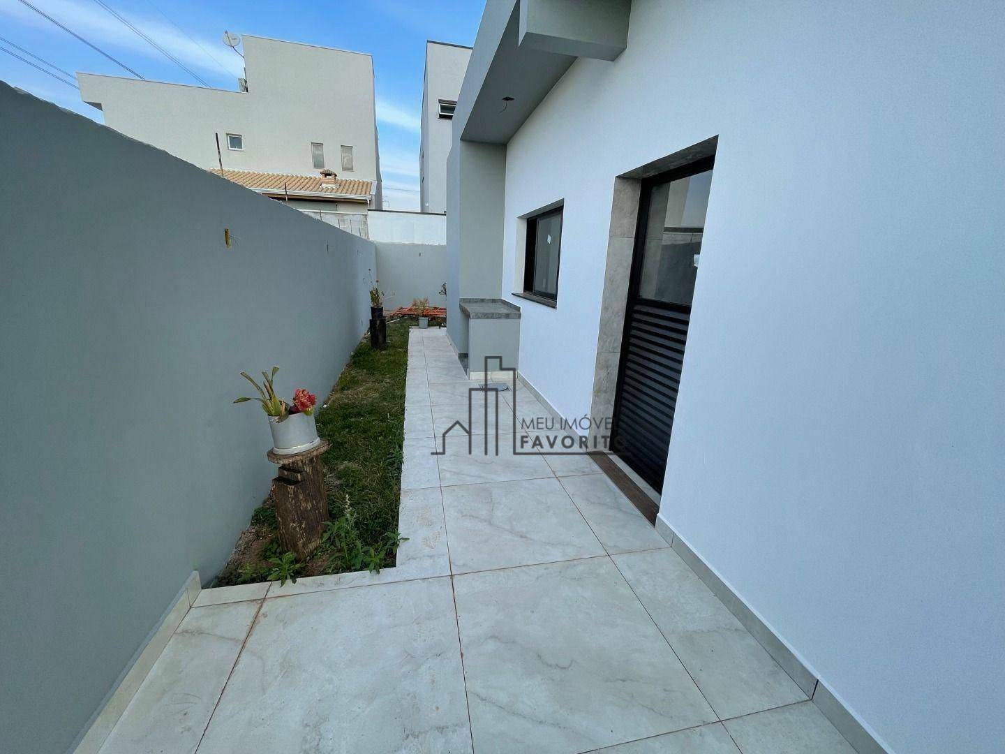 Casa à venda com 3 quartos, 208m² - Foto 2