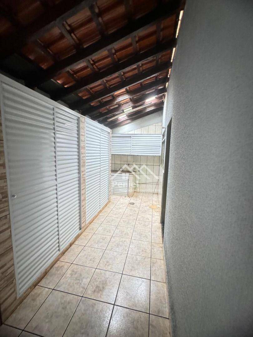 Casa à venda com 4 quartos, 210m² - Foto 14