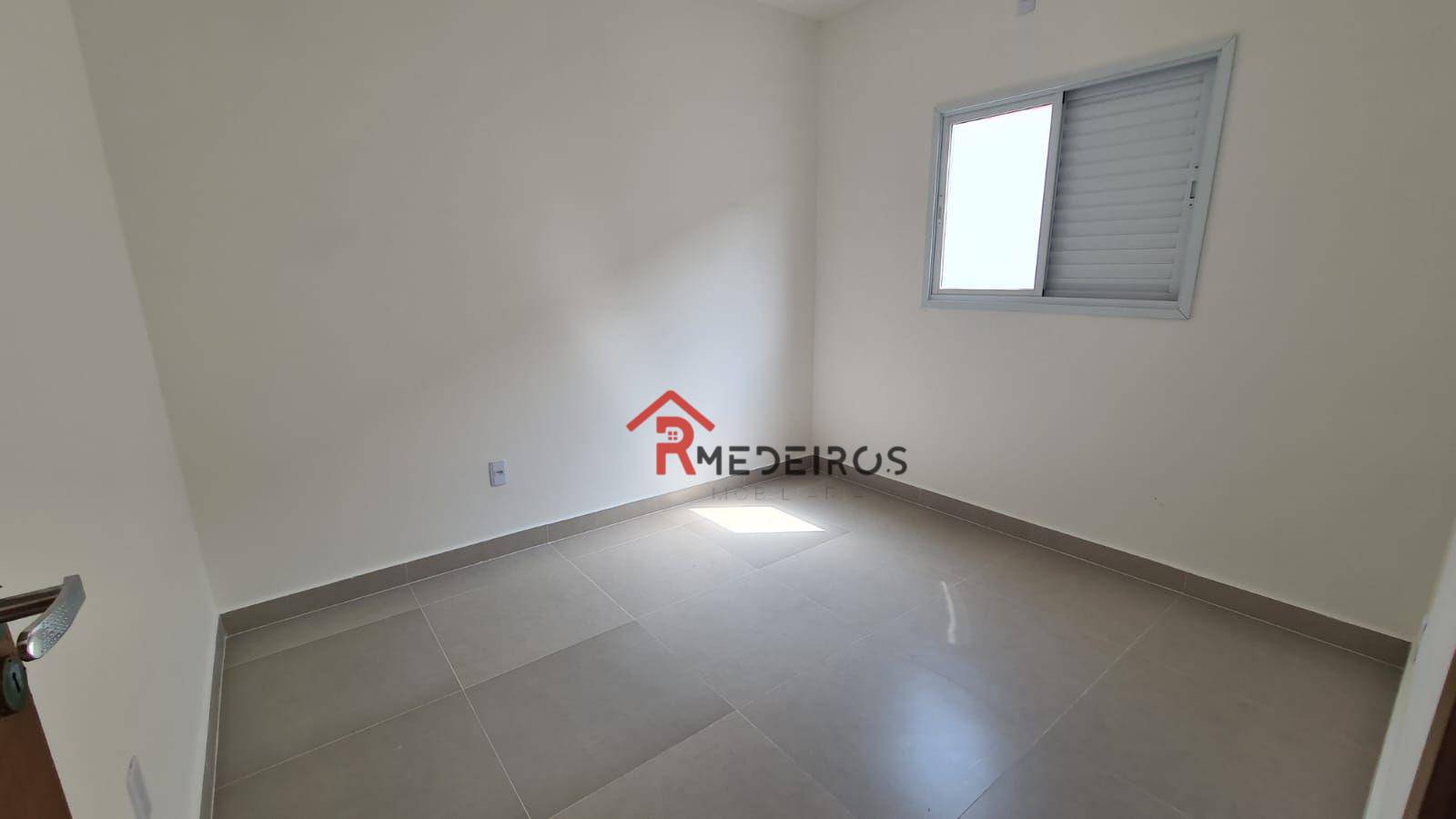 Casa à venda com 2 quartos, 48m² - Foto 9