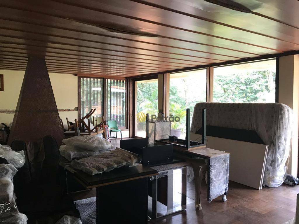 Casa à venda com 4 quartos, 600m² - Foto 4