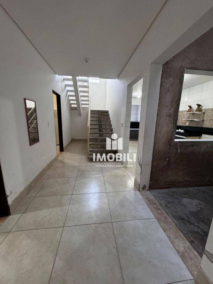 Casa à venda com 5 quartos, 270m² - Foto 4