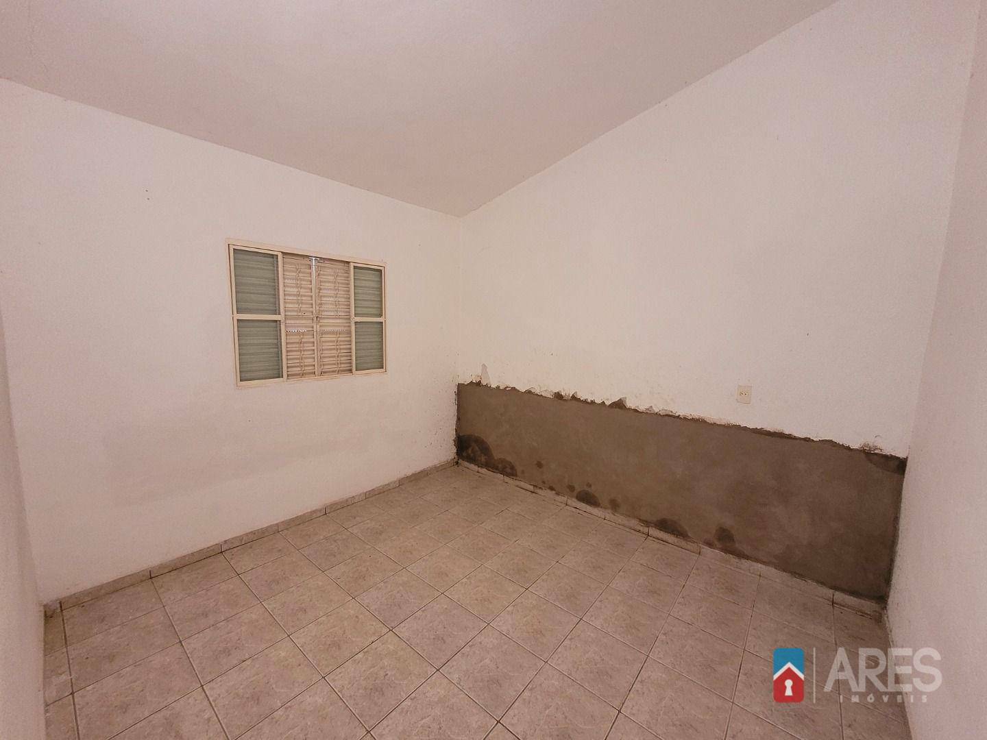 Casa à venda com 2 quartos, 140m² - Foto 2