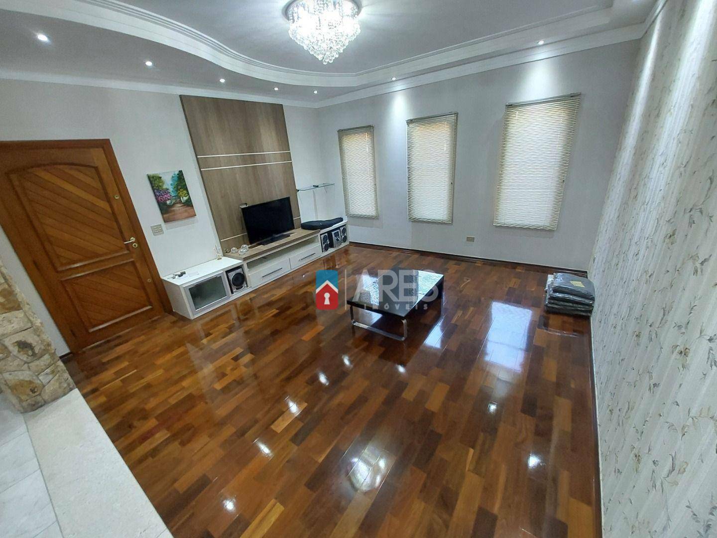 Casa à venda com 3 quartos, 226m² - Foto 2