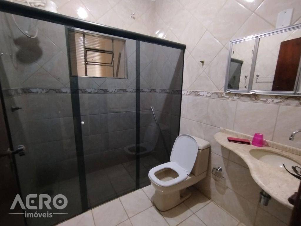 Casa para alugar com 2 quartos, 150m² - Foto 11