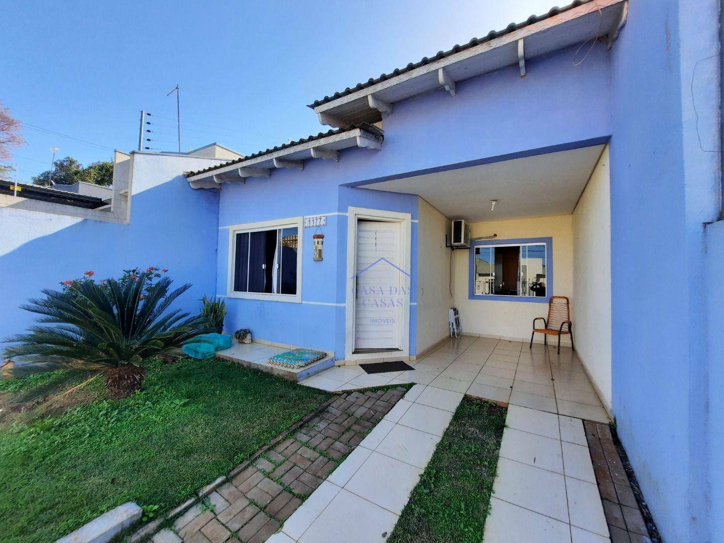 Casa à venda com 3 quartos, 83m² - Foto 1