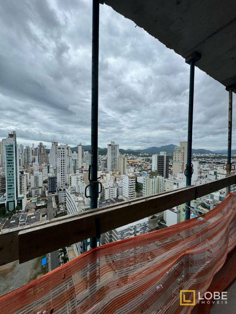 Apartamento à venda com 3 quartos, 141m² - Foto 17