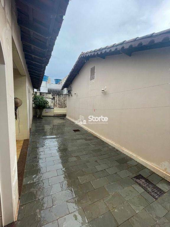 Casa à venda com 5 quartos, 305m² - Foto 19