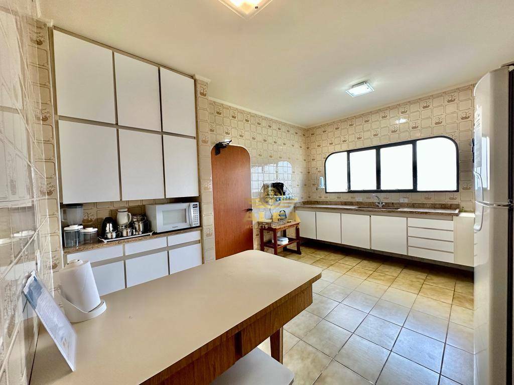 Apartamento à venda com 3 quartos, 221m² - Foto 25