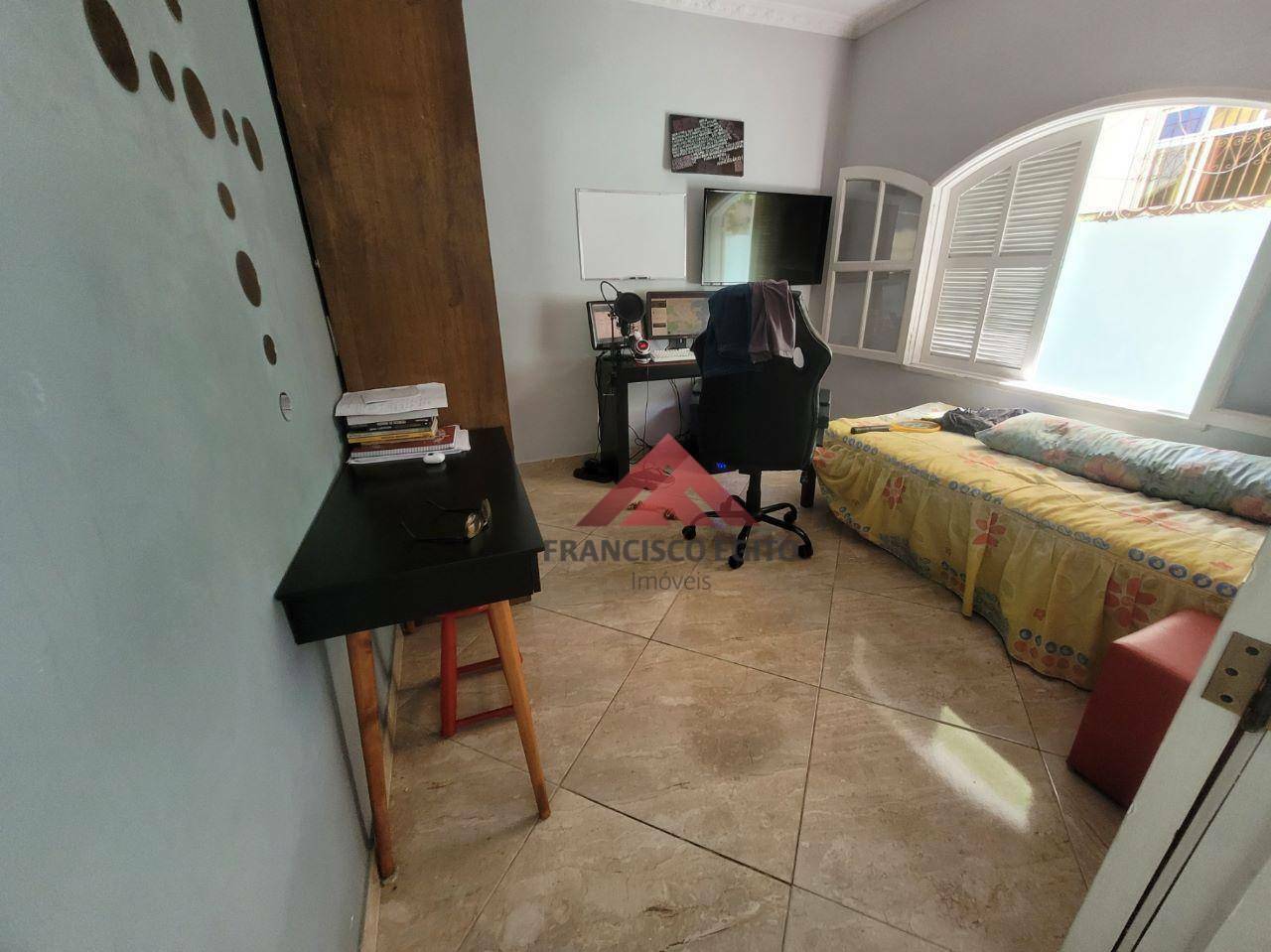 Casa à venda com 3 quartos, 100m² - Foto 2