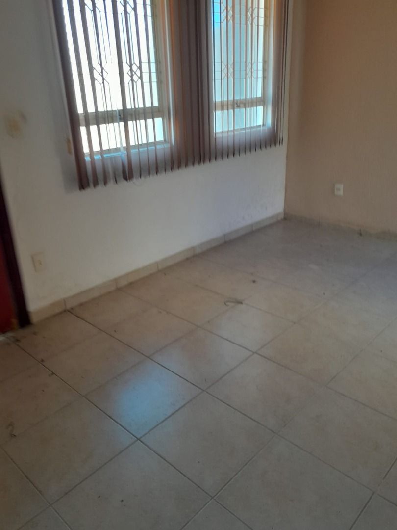 Casa à venda com 3 quartos, 180m² - Foto 4