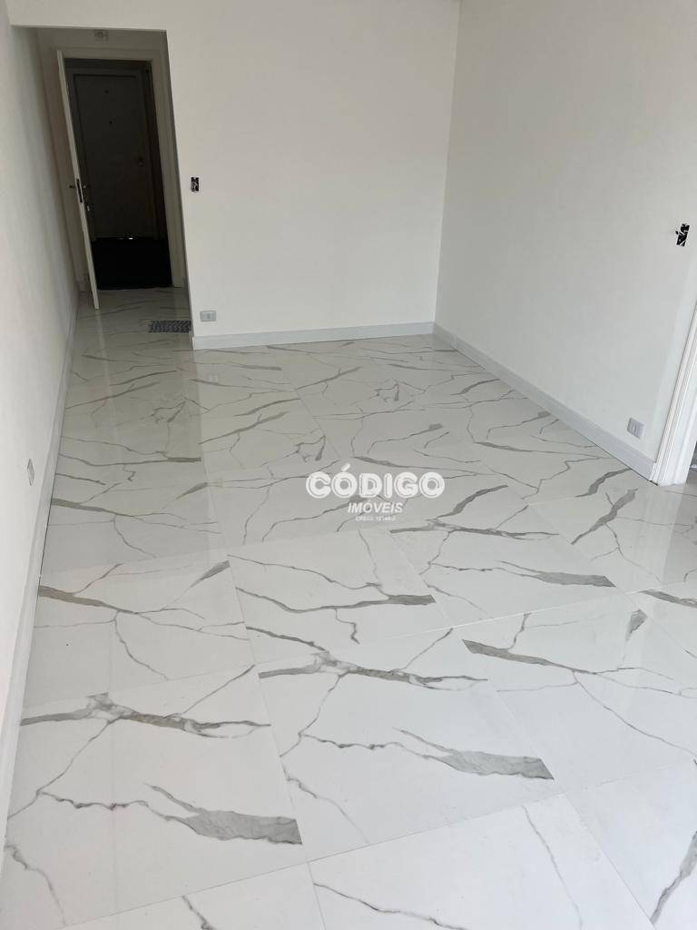 Apartamento à venda com 2 quartos, 64m² - Foto 4