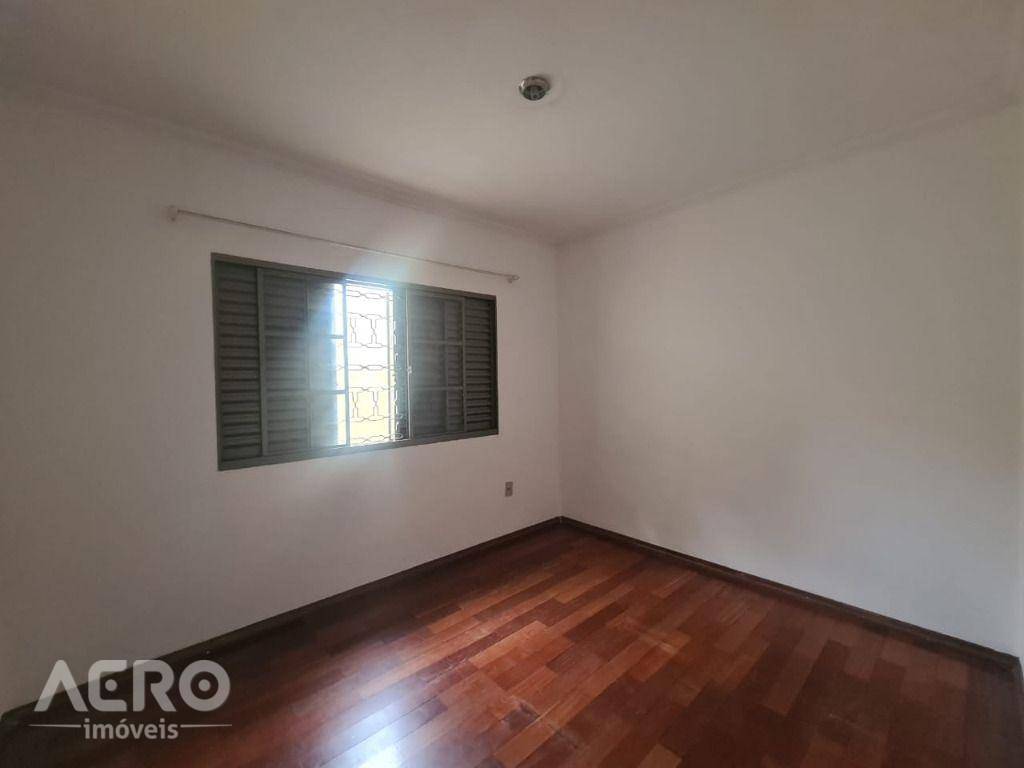 Casa à venda com 3 quartos, 223m² - Foto 18