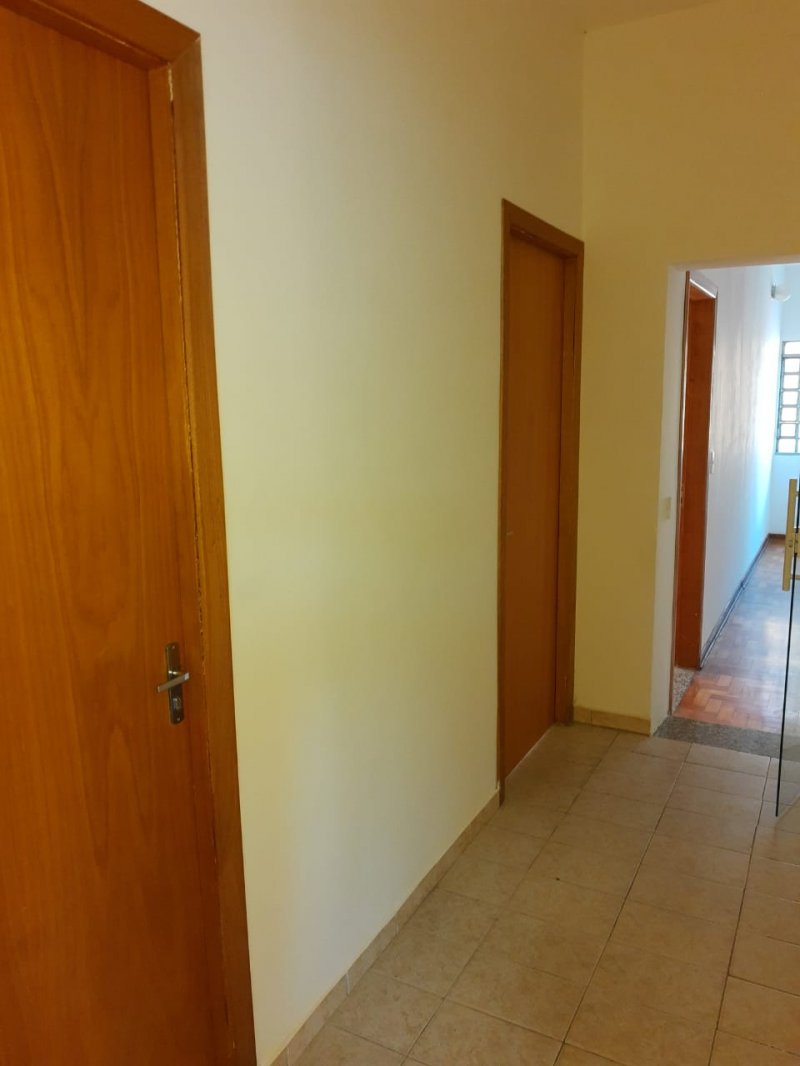 Prédio Inteiro para alugar com 6 quartos, 140m² - Foto 14