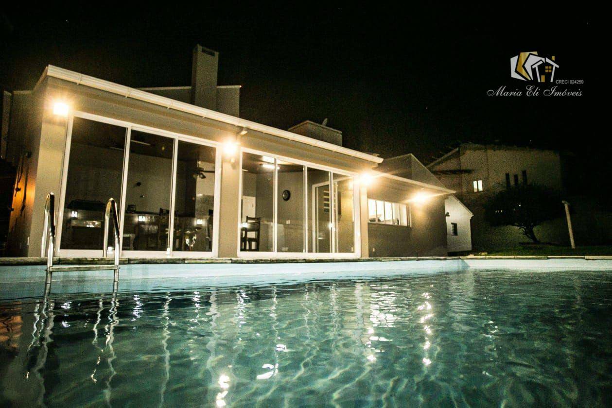 Casa à venda e aluguel com 4 quartos, 425m² - Foto 1