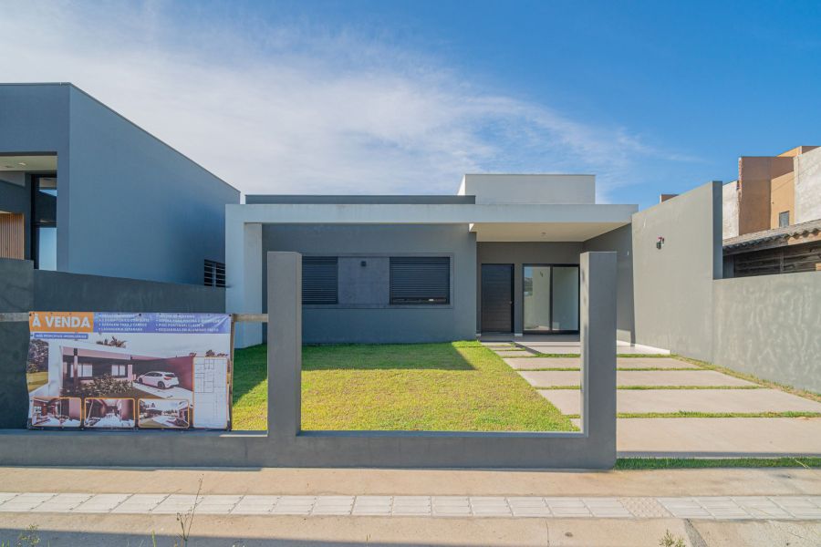 Casa à venda com 3 quartos, 107m² - Foto 1