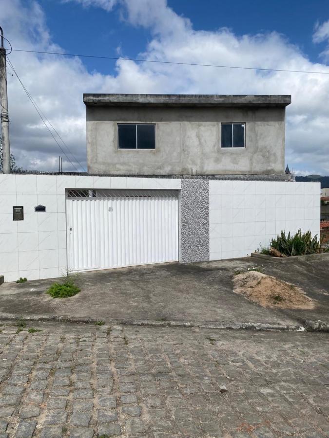 Casa para alugar com 2 quartos, 200m² - Foto 1