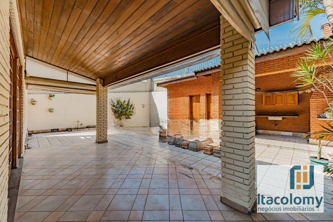 Casa de Condomínio à venda com 3 quartos, 300m² - Foto 4