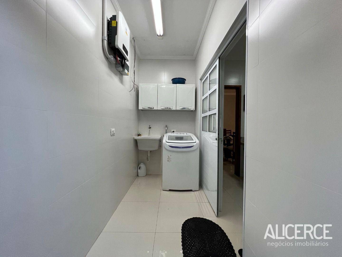 Casa à venda com 3 quartos, 200m² - Foto 32