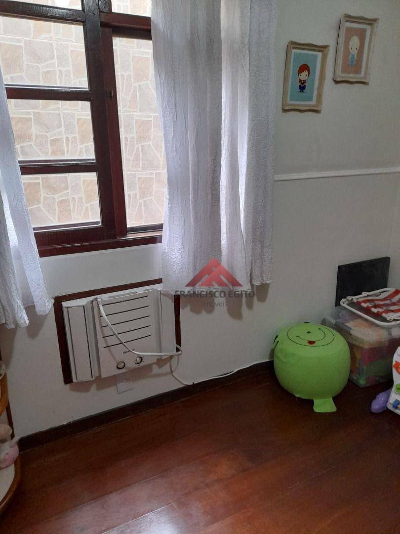 Casa à venda com 6 quartos, 300m² - Foto 9