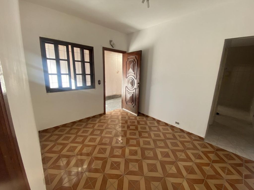 Casa à venda com 2 quartos, 200m² - Foto 1