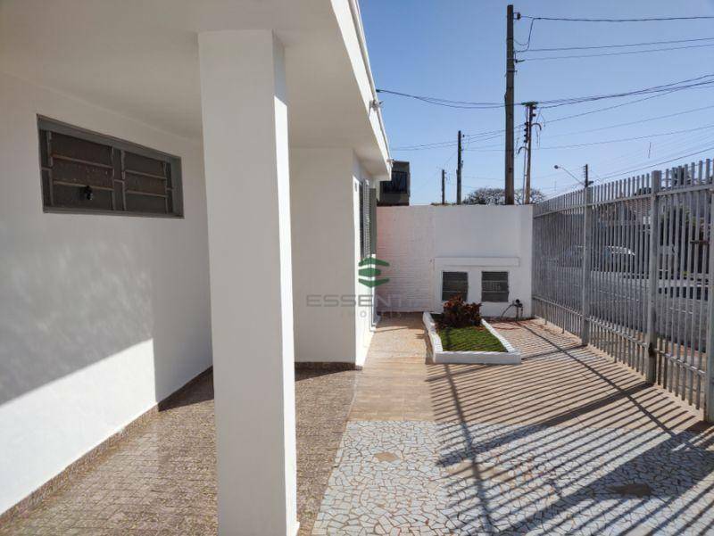 Casa para alugar com 3 quartos, 150m² - Foto 2