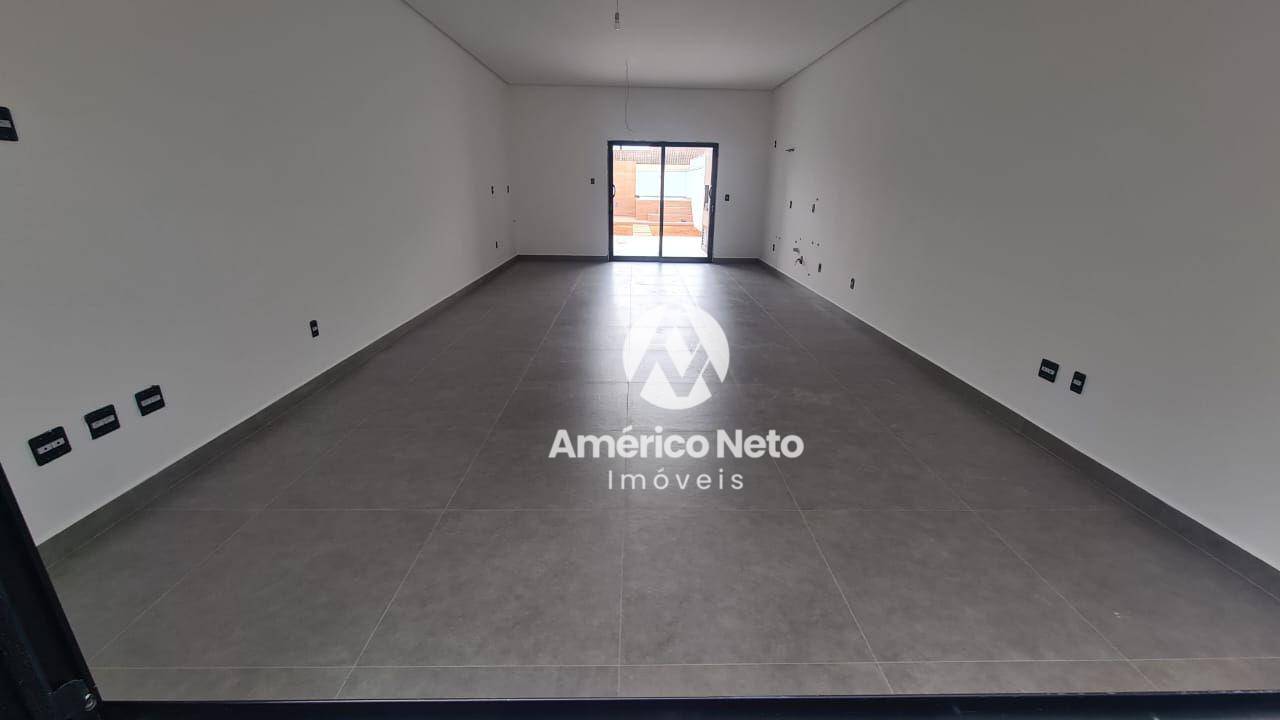 Sobrado à venda com 3 quartos, 224m² - Foto 2