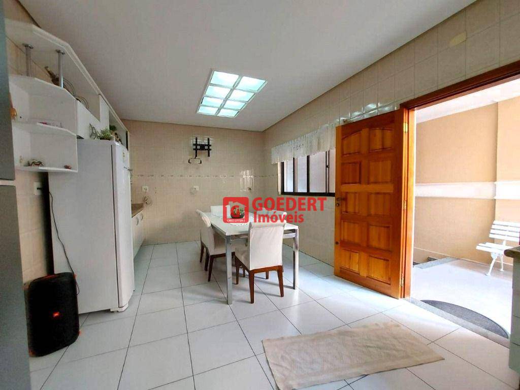 Sobrado à venda com 3 quartos, 264m² - Foto 13