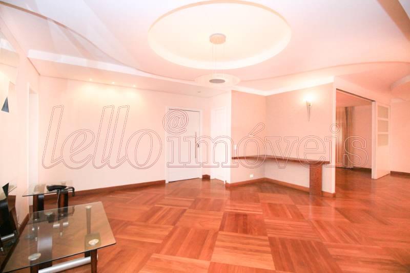 Apartamento para alugar com 4 quartos, 240m² - Foto 1