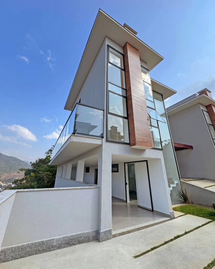 Casa à venda com 5 quartos, 262m² - Foto 3