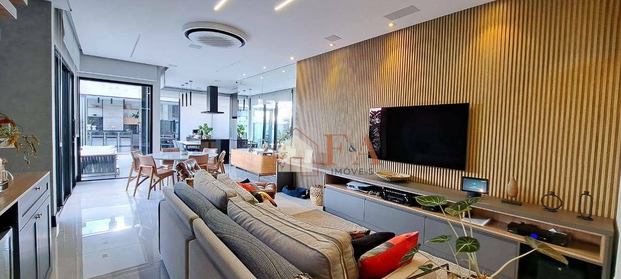 Casa à venda com 3 quartos, 210m² - Foto 2