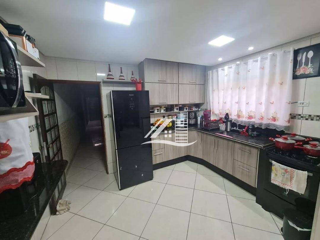 Sobrado à venda com 4 quartos, 195m² - Foto 6