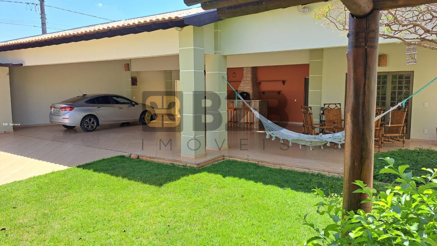 Casa à venda com 3 quartos, 260m² - Foto 1