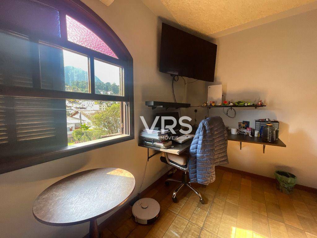 Casa à venda com 3 quartos, 238m² - Foto 17