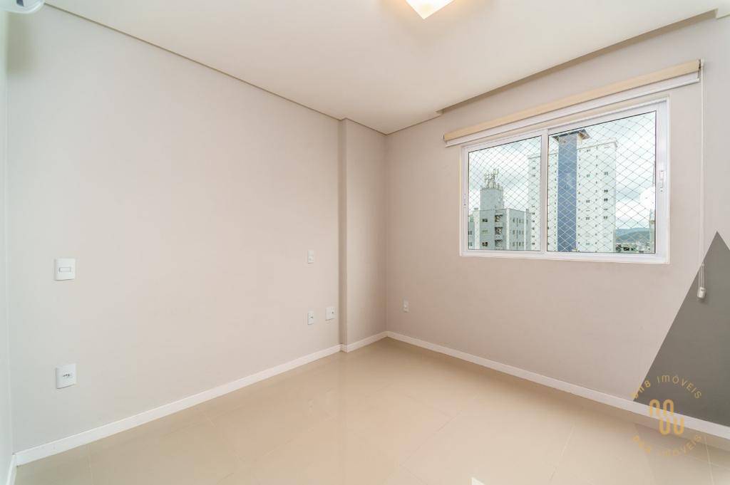 Apartamento à venda com 3 quartos, 123m² - Foto 28