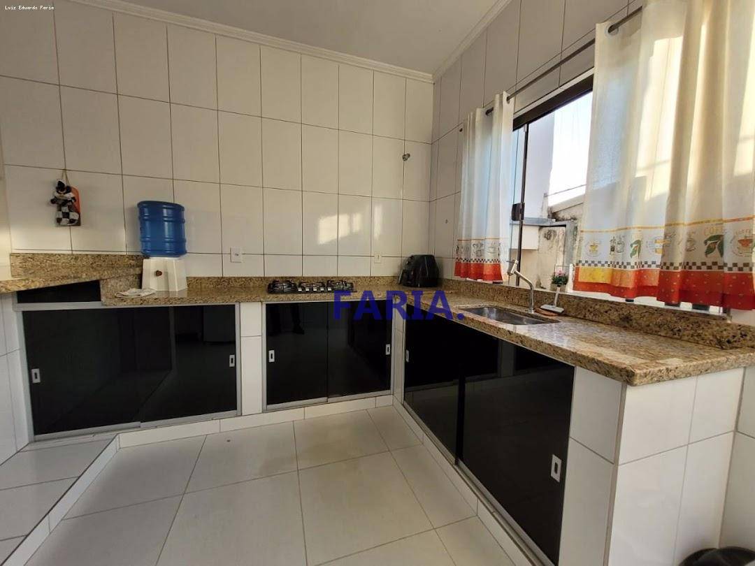 Casa à venda com 2 quartos, 100m² - Foto 8