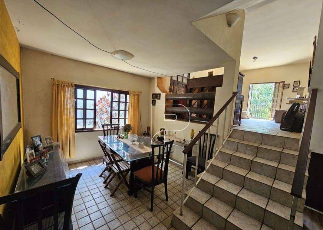 Casa de Condomínio à venda com 3 quartos, 240m² - Foto 3